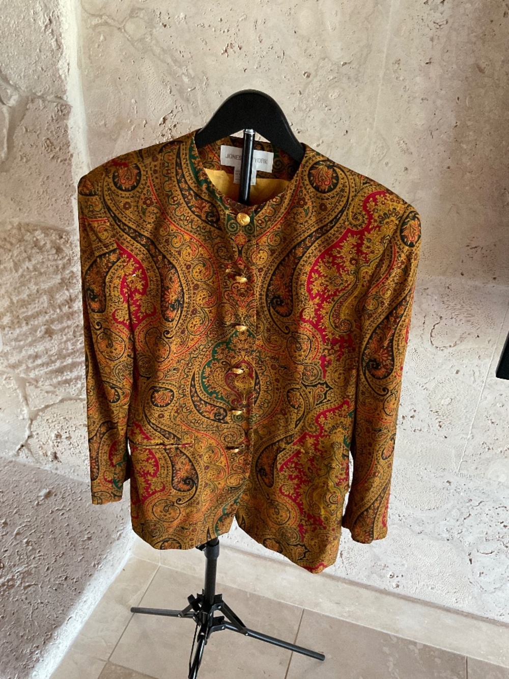 Jones New York Paisley 100% silk print Jacket with gold buttons size 10